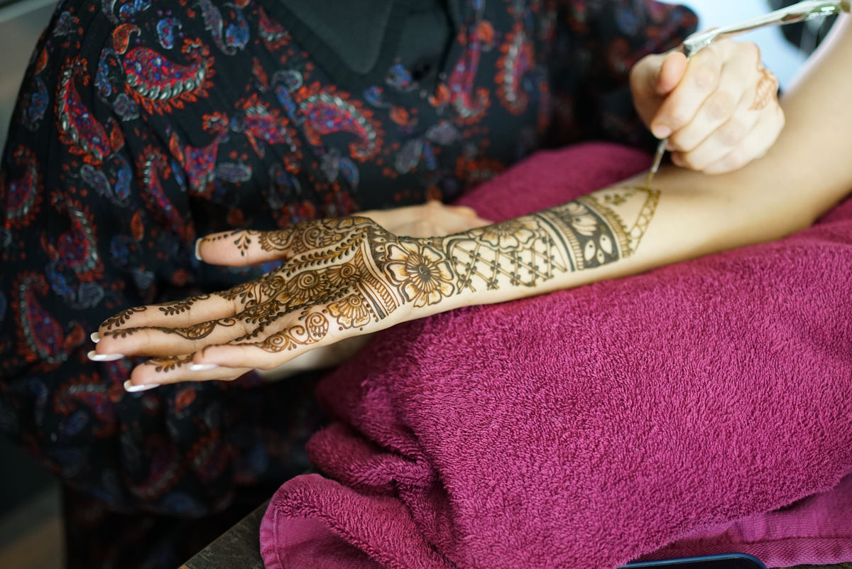 Premium Natural Henna Cones 5-Piece Set - For Henna Tattoos on Skin and Lonlasting Henna Freckles on Face