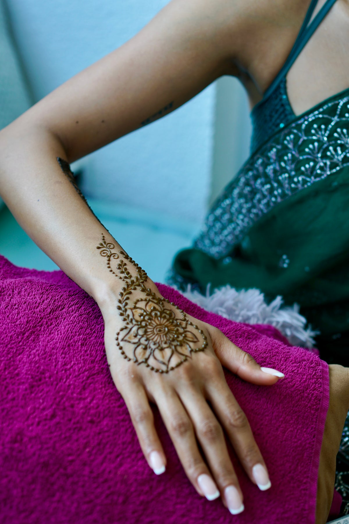 Premium Natural Henna Cones 5-Piece Set - For Henna Tattoos on Skin and Lonlasting Henna Freckles on Face